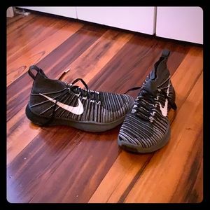 I am selling Nike flyknits, very comfortable